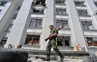 Доклад миссии ОБСЕ: здание администрации в Луганске было обстреляно ракетами с самолета