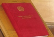 В парламенте представили поправки в Конституцию Кыргызстана
