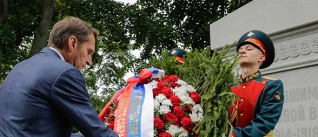 Сергей Нарышкин возложил венки к братской могиле в память о погибших в Первую мировую солдат