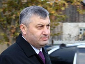 Экс-президент Южной Осетии готов помочь урегулировать конфликт в Абхазии