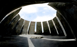 Глава МИД России возложил в Ереване венок к памятнику жертвам Геноцида армян
