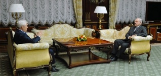 Александр Лукашенко встретился с Чрезвычайным и Полномочным Послом России в Беларуси Александром Суриковым
