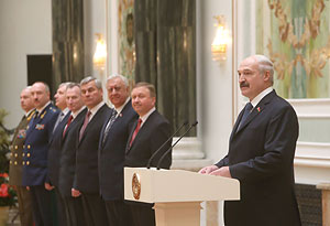 Александр Лукашенко: русским, белорусам и украинцам нужно отметить 70-летие Победы в мире и согласии