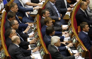 Секретариат Рады: текст закона о статусе Донбасса после принятия парламентом не менялся