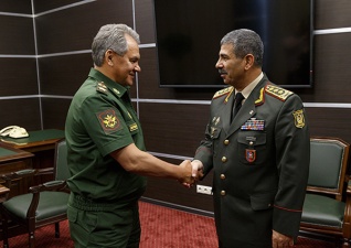 Министры обороны России и Азербайджана обсудили военное сотрудничество