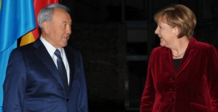 Главы Казахстана и Германии обсудили вопросы урегулирования кризиса на Украине