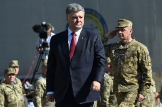 Президент Украины в День независимости пообещал деэскалацию конфликта и экономический рост