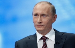 Владимир Путин наградил медалью директора Ереванского государственного русского драматического театра