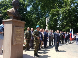 Памятник дипломату Алексею Церетелеву открыли в Болгарии