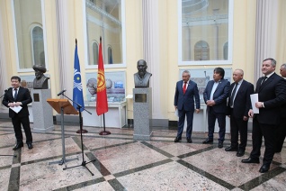Бюст государственного деятеля Кыргызстана Кыдыр Байсарыуулу установлен в Таврическом дворце