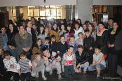 Студенты Абхазского госуниверситета оказали гуманитарную помощь детям из ДНР