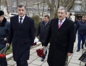 Умахан Умаханов возложил цветы к месту трагедии в Кизляре