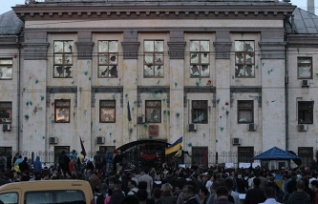 МИД Белоруссии обеспокоен нападением на посольство РФ в Киеве