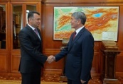 Алмазбек Атамбаев принял премьер-министра Таджикистана Кохира Расулзода