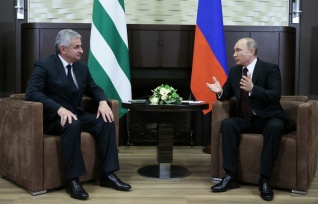 Путин обсудил с Хаджимбой вопросы двусторонних отношений России и Абхазии