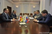 Президент Южной Осетии и замглавы МВД России обсудили борьбу с преступностью