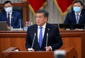 Президент Киргизии пообещал партиям равные условия на выборах в парламент