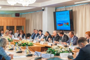 В Государственной Думе РФ состоялся круглый стол на тему «Экономические и финансовые аспекты взаимодействия России и Азербайджана в современных условиях»