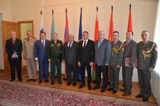 В Секретариате ОДКБ состоялась встреча Генерального секретаря Организации Договора о коллективной безопасности Юрия Хачатурова с делегацией Министерства обороны Республики Сербия