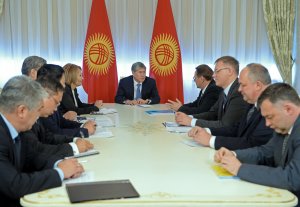 Атамбаев обсудил с представителями ЕЭК ход реализации Дорожной карты по присоединению Кыргызстана к объединению