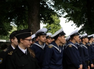 Экипаж и курсанты барка «Седов» отдали дань памяти советским воинам, погибшим в Норвегии