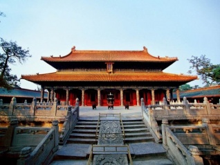Картины российских и китайских художников выставили в Храме Конфуция
