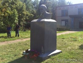 Член Комитета Владимир Симагин участвовал в открытии памятника В.И. Ленину в селе Старая Потловка Пензенской области