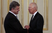Байден и Порошенко высказались за дипломатическое разрешение кризиса на Украине