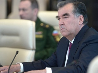 Президент Таджикистана призвал молодежь к политической бдительности для защиты страны