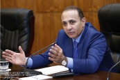 Премьер-министр Армении обещал лично разбираться в случаях оказания давления перед референдумом