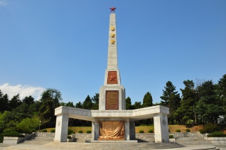 В Пхеньяне почтили память воинов Советской Армии