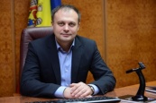 Парламент Молдавии перенес на 12 февраля голосование по утверждению правительства