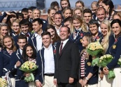 Глава Правительства РФ поздравил олимпийцев и вручил им ключи от BMW