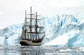 200 лет назад российские мореплаватели открыли Антарктиду