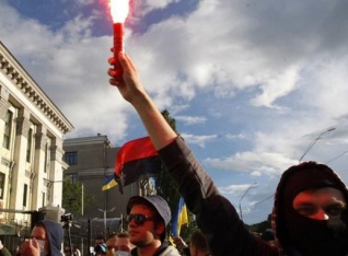 Роберт Шлегель: «Действия радикалов у посольства РФ в Киеве – подготовленная акция, санкционированная властями»