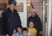 Российские военнослужащие помогли многодетной семье в Киргизии