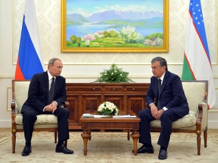 Президент России Владимир Путин встретился с Премьер-министром Узбекистана Шавкатом Мирзиёевым в ходе визита в Самарканд