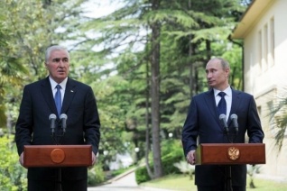 Владимир Путин: "Подписание Договора о союзничестве и интеграции – важный шаг на пути дальнейшего укрепления партнерства России и Южной Осетии"