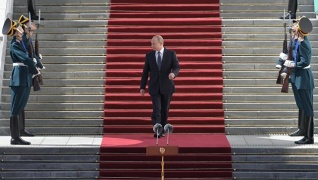 Главы Абхазии и Южной Осетии поздравили Путина со вступлением в должность