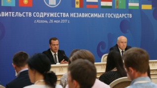 Пресс-конференция Д.Медведева и С.Лебедева по итогам заседания Совета глав правительств СНГ