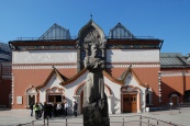 Крупнейшая выставка шедевров русской живописи проходит в Макао