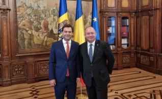 Попеску: В Молдавии два министра иностранных дел — я и румын Ауреску