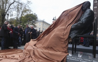 Леонид Слуцкий открыл Памятник архитектору Ле Корбюзье в Москве